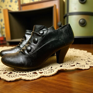 Covington Black Leather Button Ankle Booties Size 10M